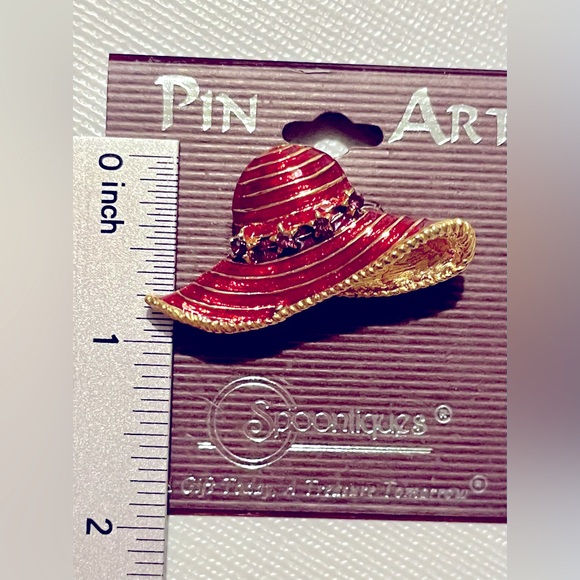 Vintage SPOONTIQUES Gold tone Red Hat Ladies Brooch Pin - Picture 4 of 9